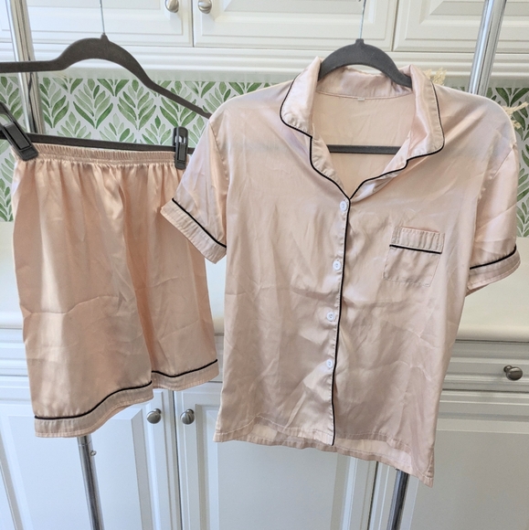 ⭐ Blush/Tan Girls Silky pajamas 12-16⭐ - Picture 4 of 5